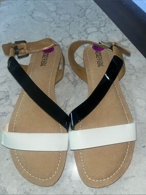 REACTION Kenneth Cole "JUST-IFY" Women NEW sandals-8.5 M FLATS